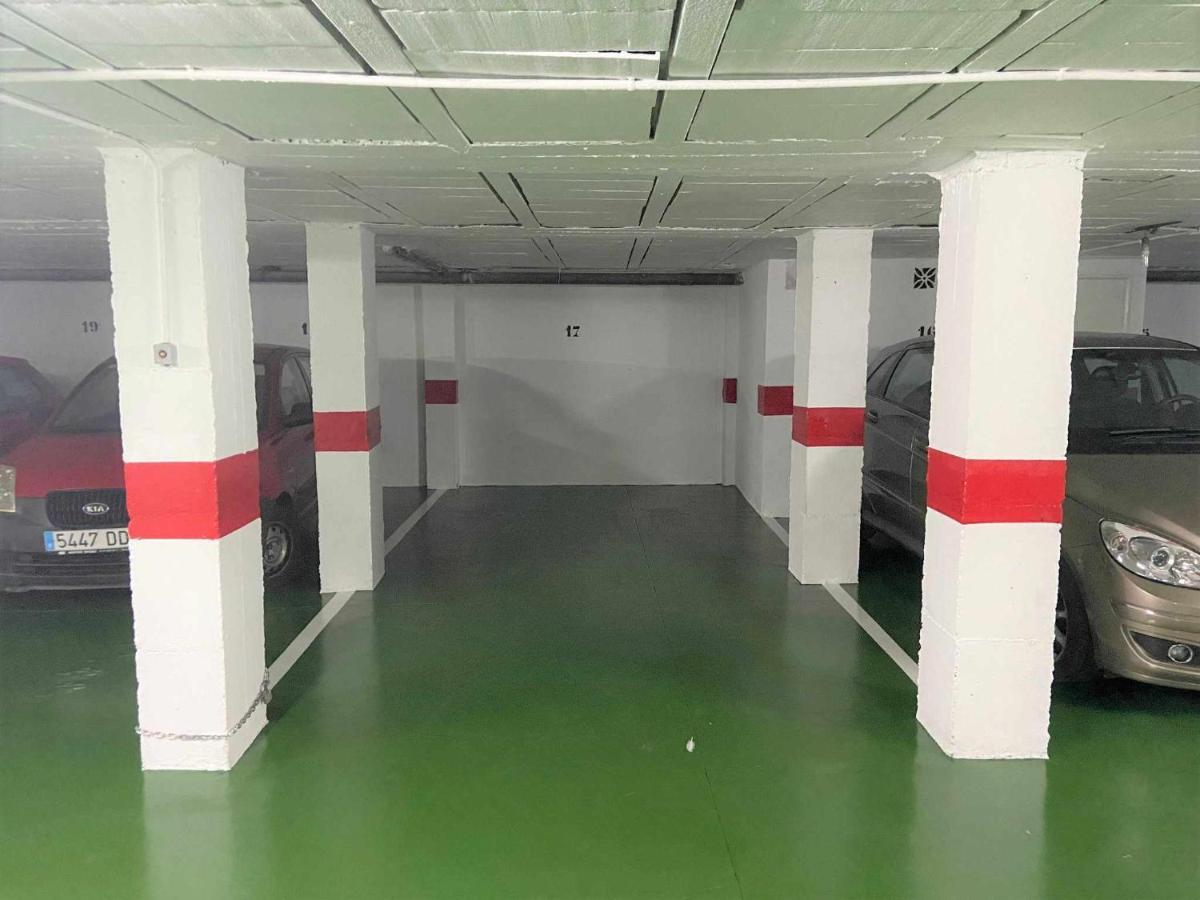 Victoria Home & Parking 埃斯特波纳 外观 照片