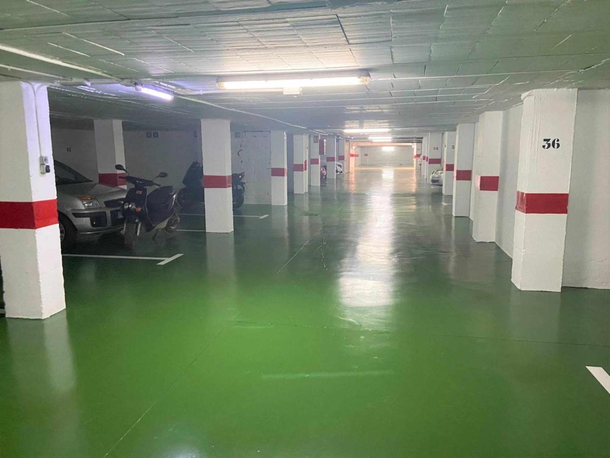 Victoria Home & Parking 埃斯特波纳 外观 照片