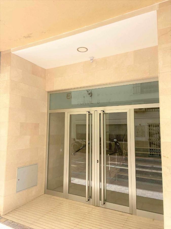 Victoria Home & Parking 埃斯特波纳 外观 照片