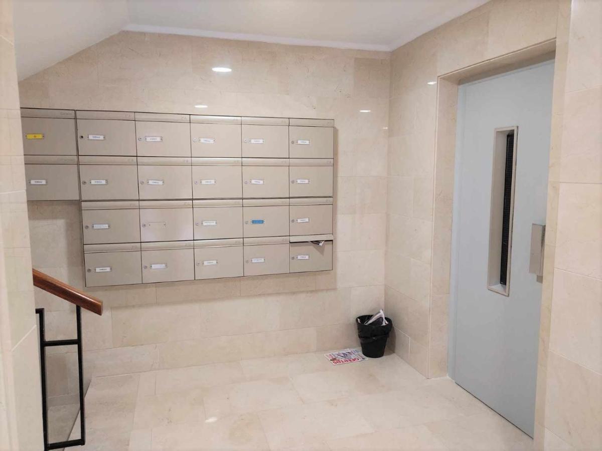 Victoria Home & Parking 埃斯特波纳 外观 照片